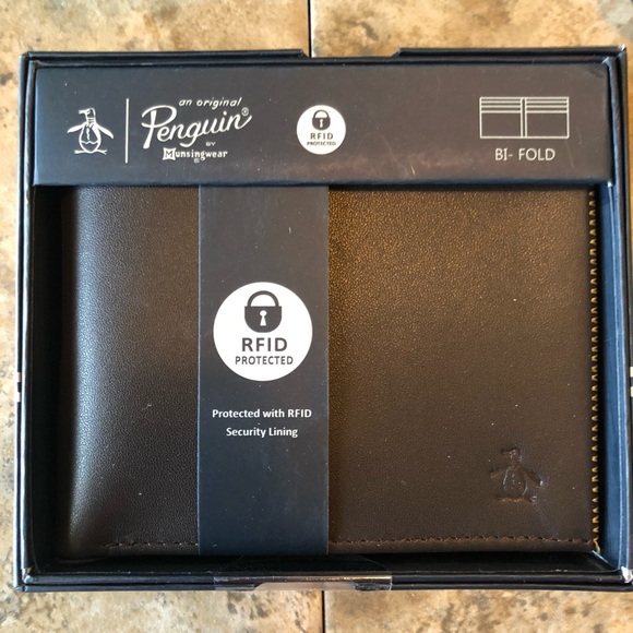 🎉HP 10/15/18 🎉Bi-Fold Leather Wallet - Picture 2 of 7